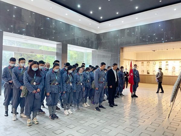 1618795303586205.jpg 南昌市政建設(shè)集團(tuán)組織黨員干部上井岡山開(kāi)展黨史學(xué)習(xí)教育6003.jpg