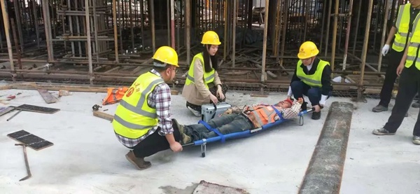 1619486118181186.jpg 南昌市政建設(shè)集團(tuán)桃南安置房項目開展高空墜落應(yīng)急救援演練6004.jpg