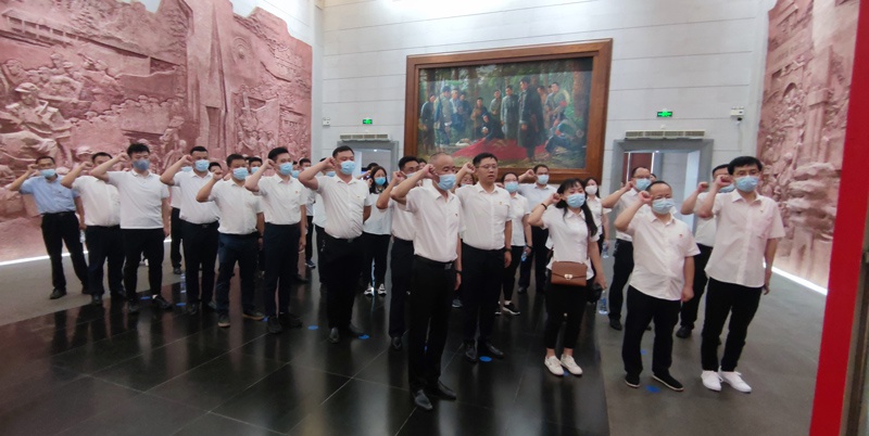 南昌市政建設(shè)集團(tuán)開展“迎七一”系列活動(dòng)暨不忘初心廣場(chǎng)啟用儀式 南昌市政建設(shè)集團(tuán)開展“迎七一”系列活動(dòng)暨不忘初心廣場(chǎng)啟用儀式