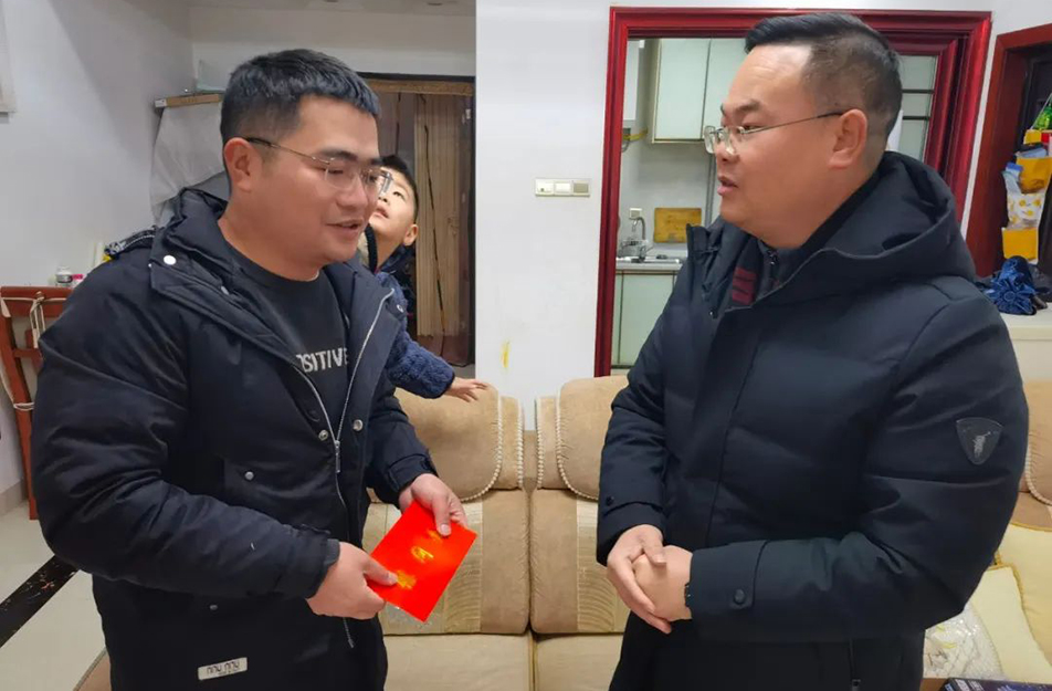 南昌市政建設(shè)集團(tuán)開展2024年春節(jié)“送溫暖”走訪慰問(wèn)行動(dòng) 南昌市政建設(shè)集團(tuán)開展2024年春節(jié)“送溫暖”走訪慰問(wèn)行動(dòng)