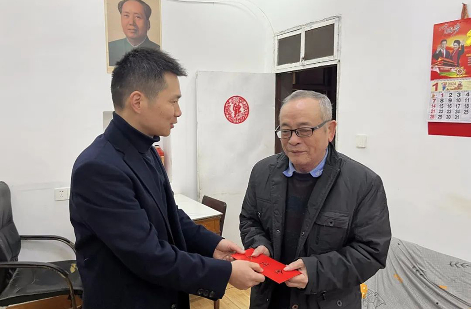 南昌市政建設(shè)集團(tuán)開展2024年春節(jié)“送溫暖”走訪慰問(wèn)行動(dòng) 南昌市政建設(shè)集團(tuán)開展2024年春節(jié)“送溫暖”走訪慰問(wèn)行動(dòng)