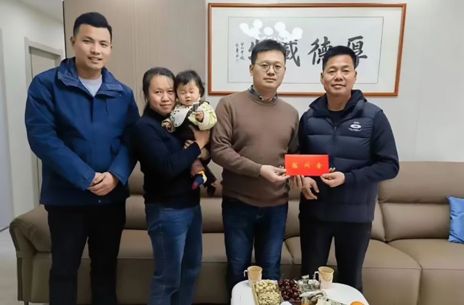 南昌市政建設(shè)集團(tuán)開展2024年春節(jié)“送溫暖”走訪慰問(wèn)行動(dòng) 南昌市政建設(shè)集團(tuán)開展2024年春節(jié)“送溫暖”走訪慰問(wèn)行動(dòng)