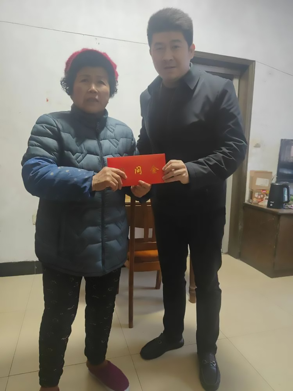 南昌市政建設(shè)集團(tuán)開展2024年春節(jié)“送溫暖”走訪慰問(wèn)行動(dòng) 南昌市政建設(shè)集團(tuán)開展2024年春節(jié)“送溫暖”走訪慰問(wèn)行動(dòng)